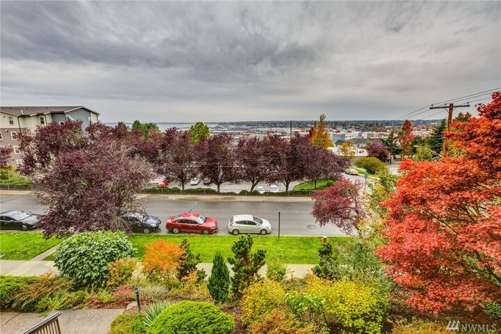 Property Photo:  924 N Garden Street 202  WA 98225 