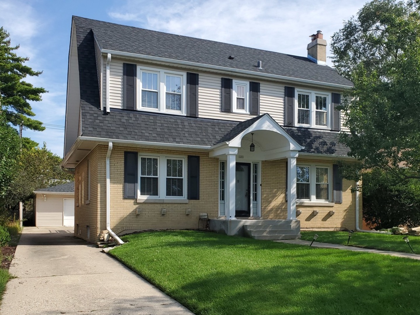 Property Photo: 1401 Vine Avenue IL 60068