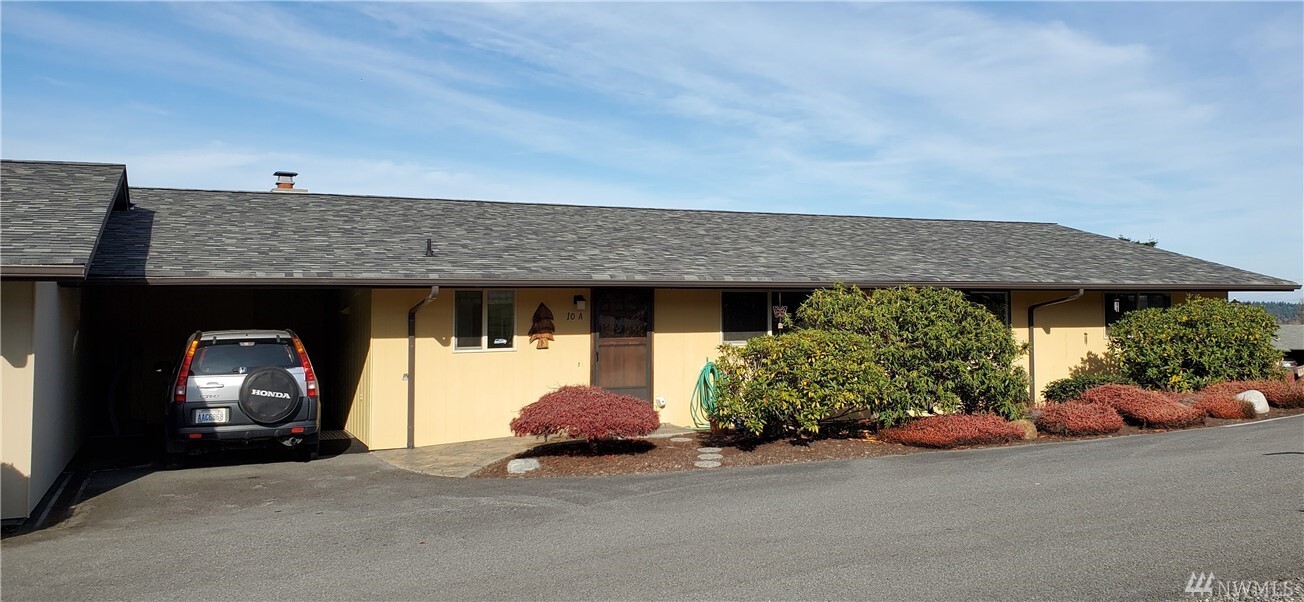 Property Photo:  1301 S Third Avenue 10A  WA 98382 