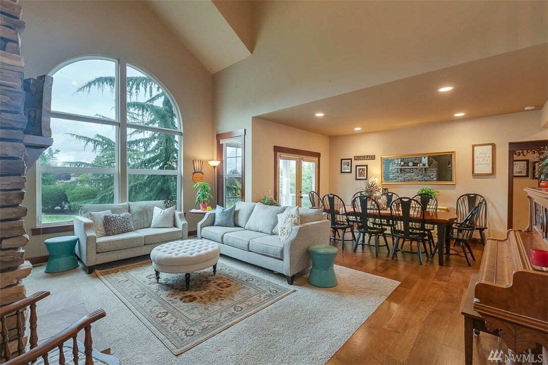 Property Photo: 18 Zermatt Ct WA 98282