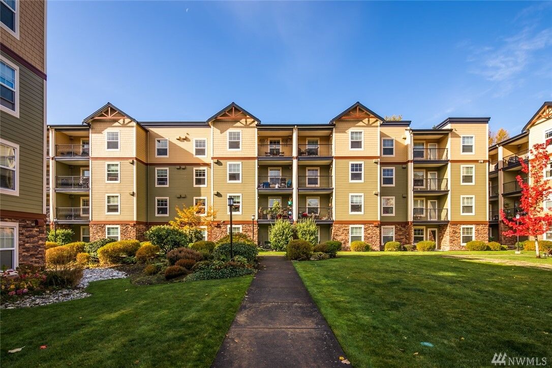 Property Photo:  690  32nd St B405  WA 98225 