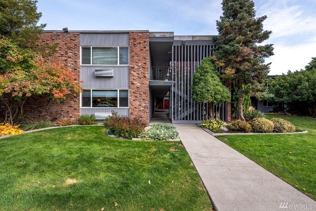Property Photo:  201  Pennsylvania Avenue 9  WA 98801 