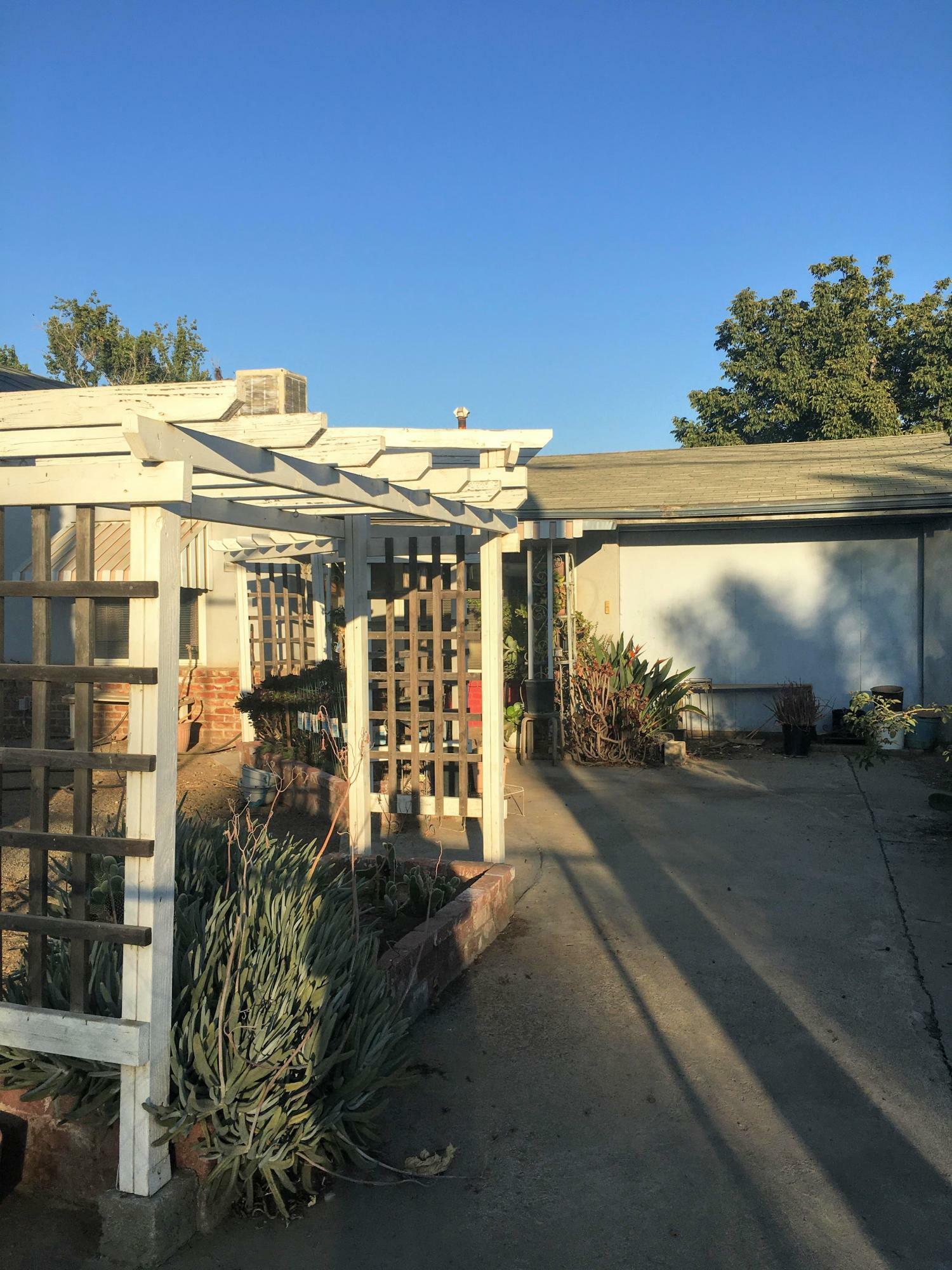 Property Photo:  15292 Rd 223  CA 93257 