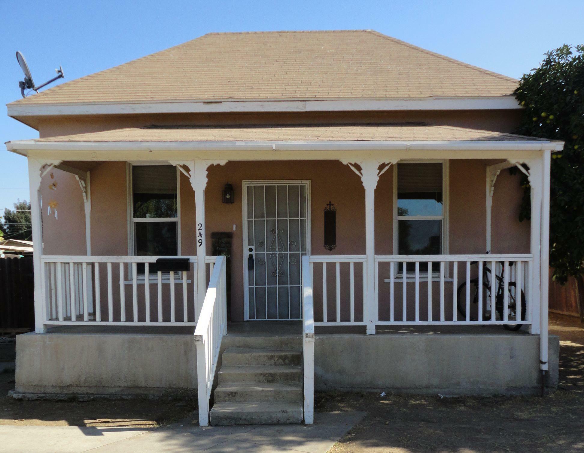 Property Photo:  249 S Quince Avenue  CA 93221 