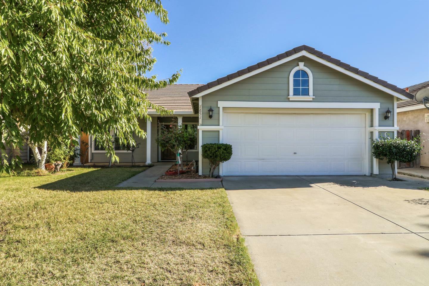 Property Photo: 1651 Bonaire Circle CA 95210