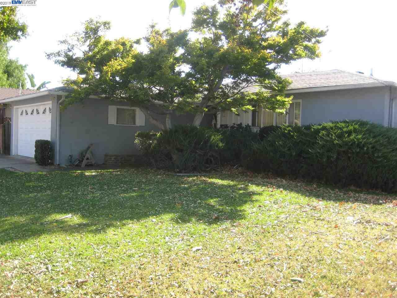 Property Photo:  31029 Oakhill Way  CA 94544-7728 