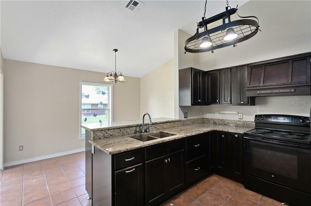 Property Photo:  523 W Hull Avenue  FL 34760 