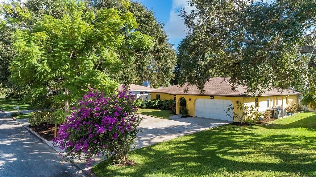 Property Photo: 7915 2nd Avenue W FL 34209