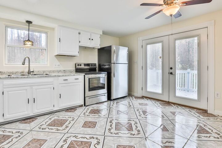 Property Photo:  88 Meadow Lane  NH 03032 