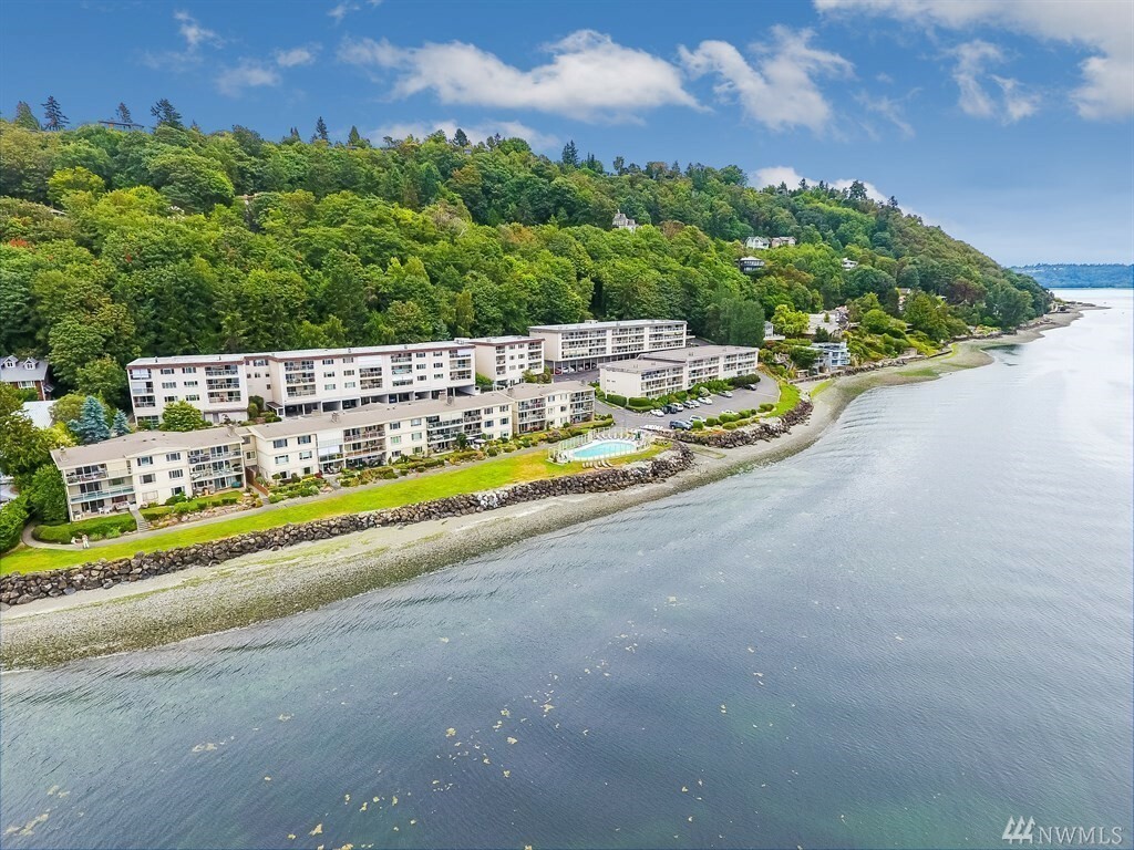 Property Photo: 10203 47th Ave SW D5 WA 98146