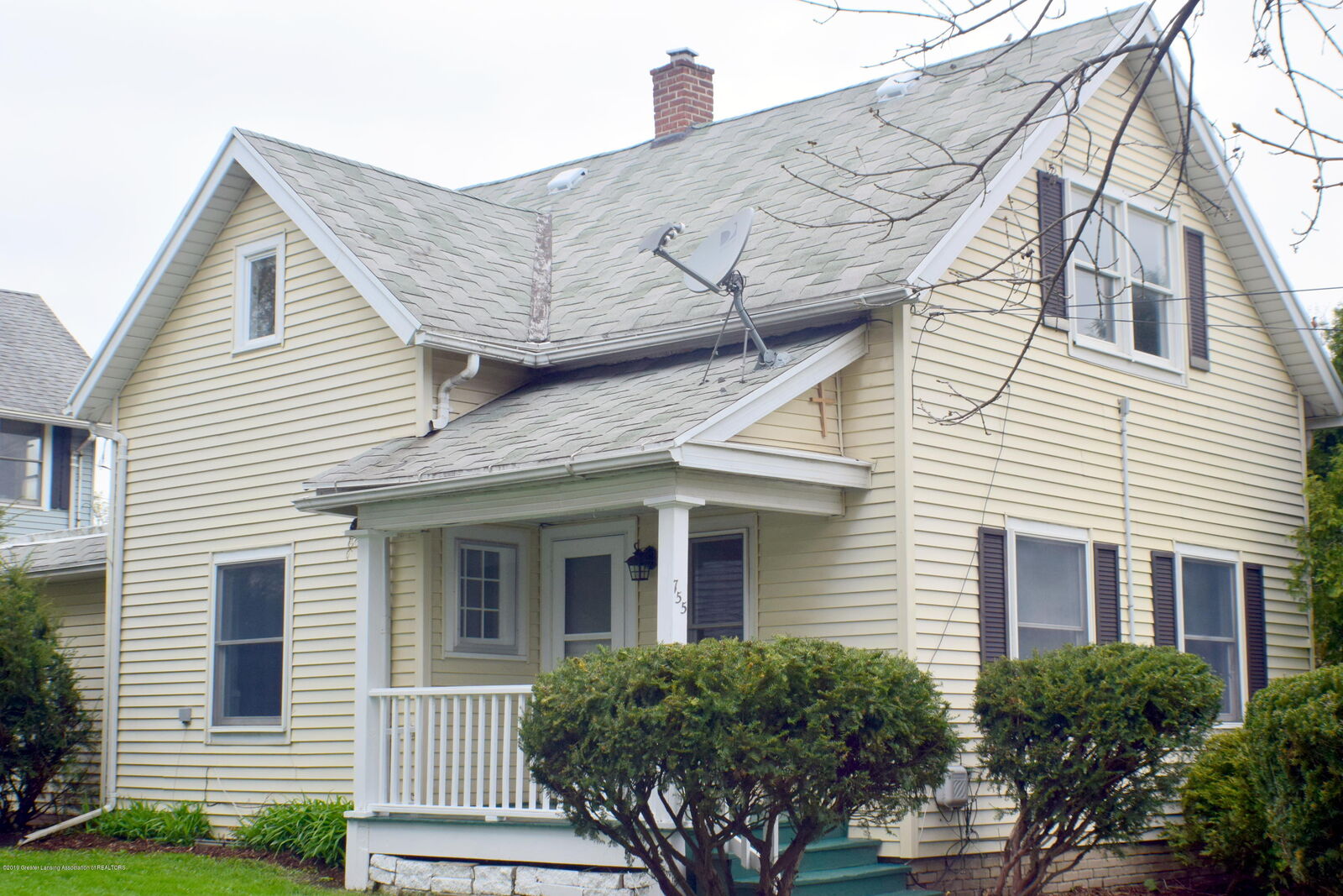 Property Photo:  755 Wisconsin  MI 48915 