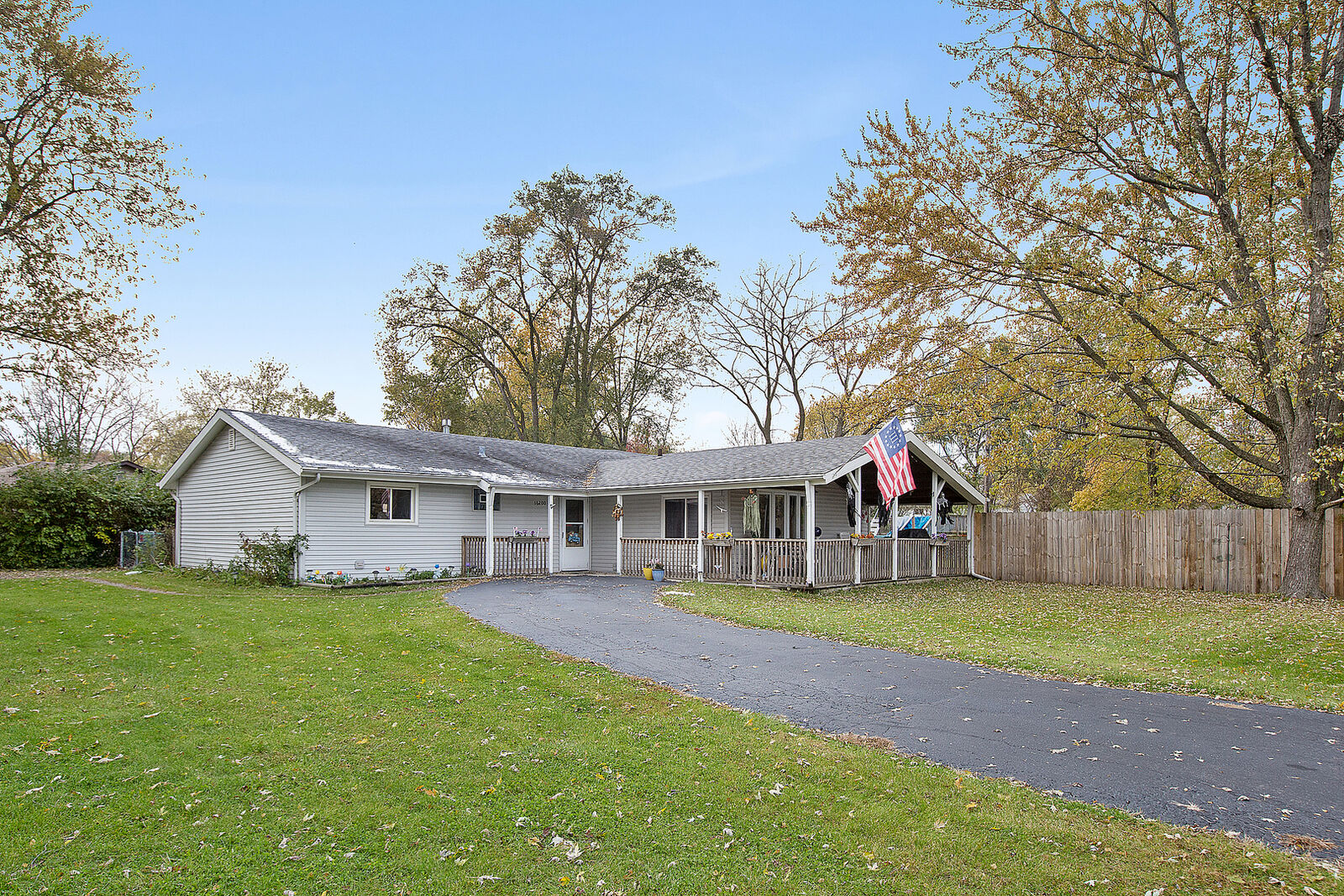 Property Photo:  16200 Sherwood Drive  IL 60462 