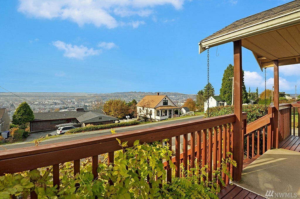 Property Photo: 808 Renton Ave S WA 98057