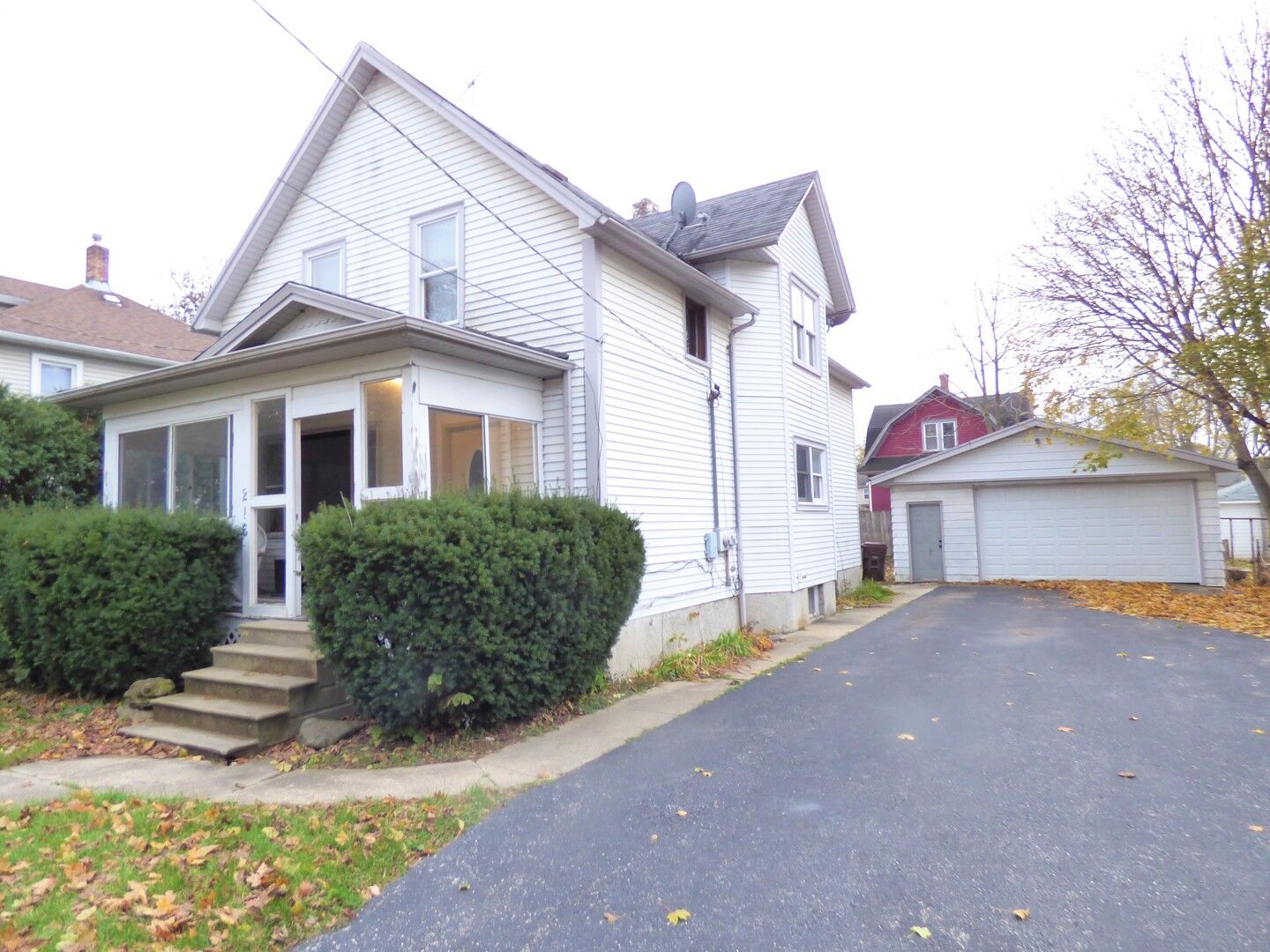 Property Photo: 216 North Street 216 IL 60098