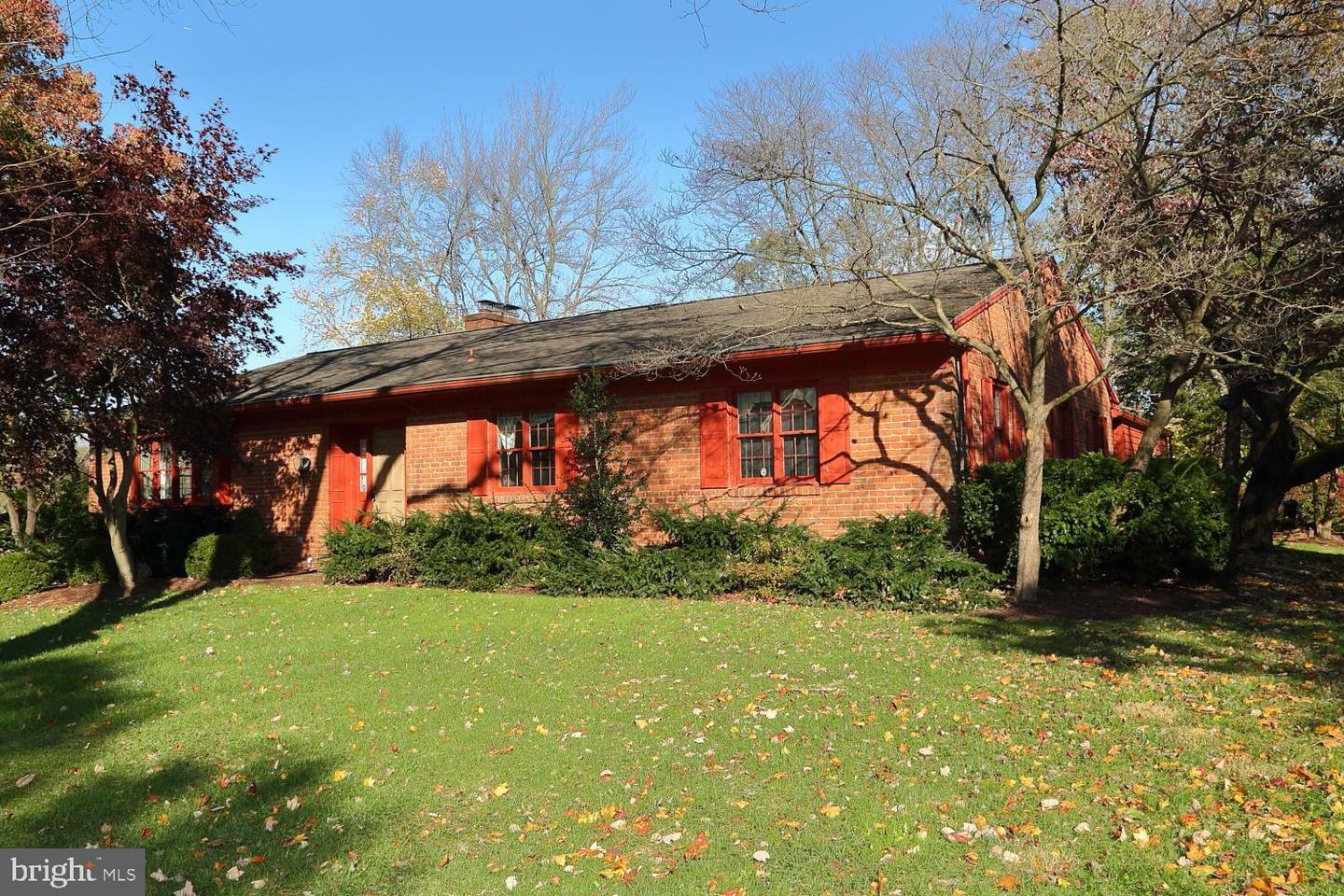 Property Photo: 1844 Northbrook Drive PA 17601