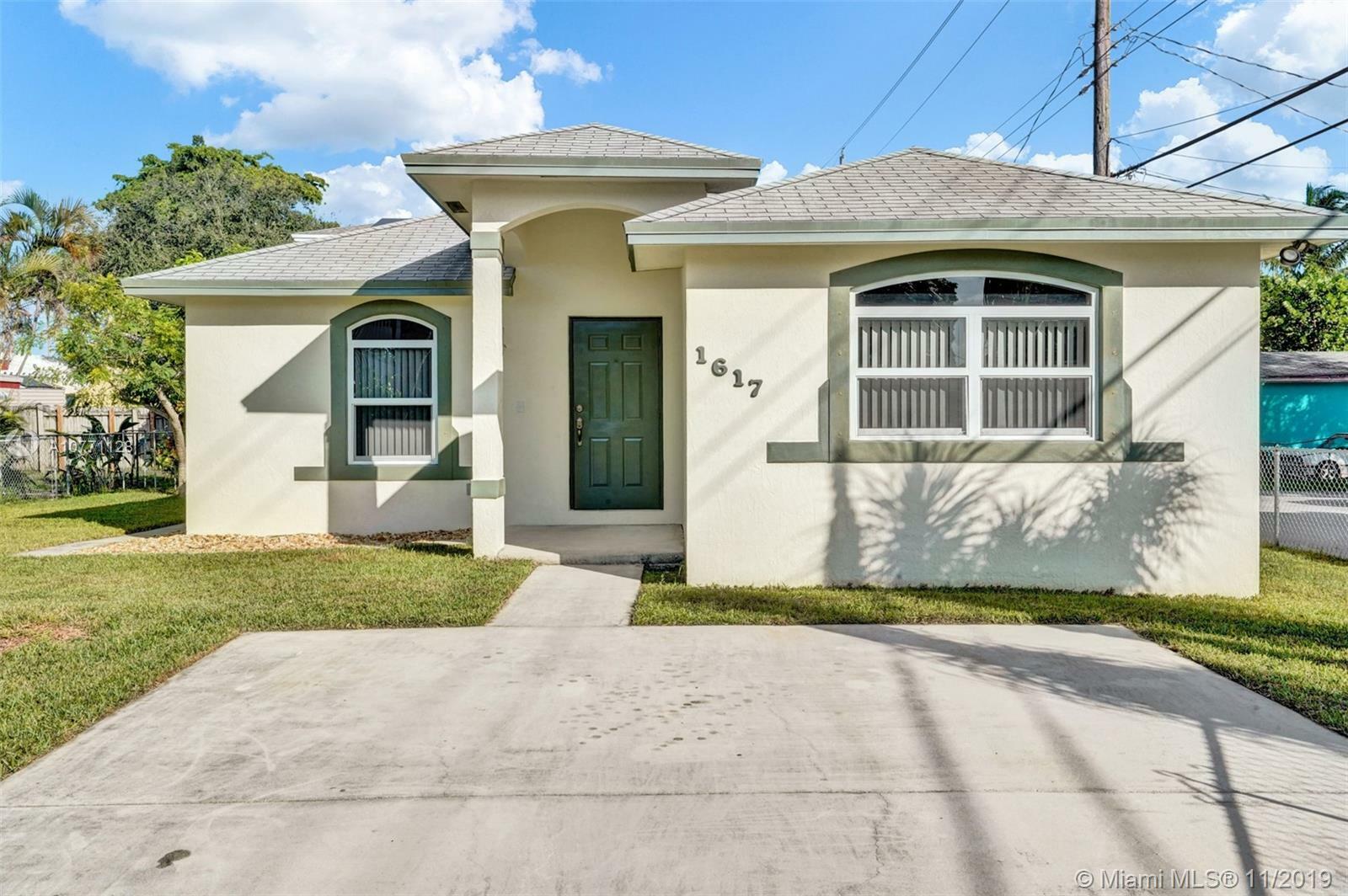 Property Photo:  1617 N 25 Ave  FL 33020 