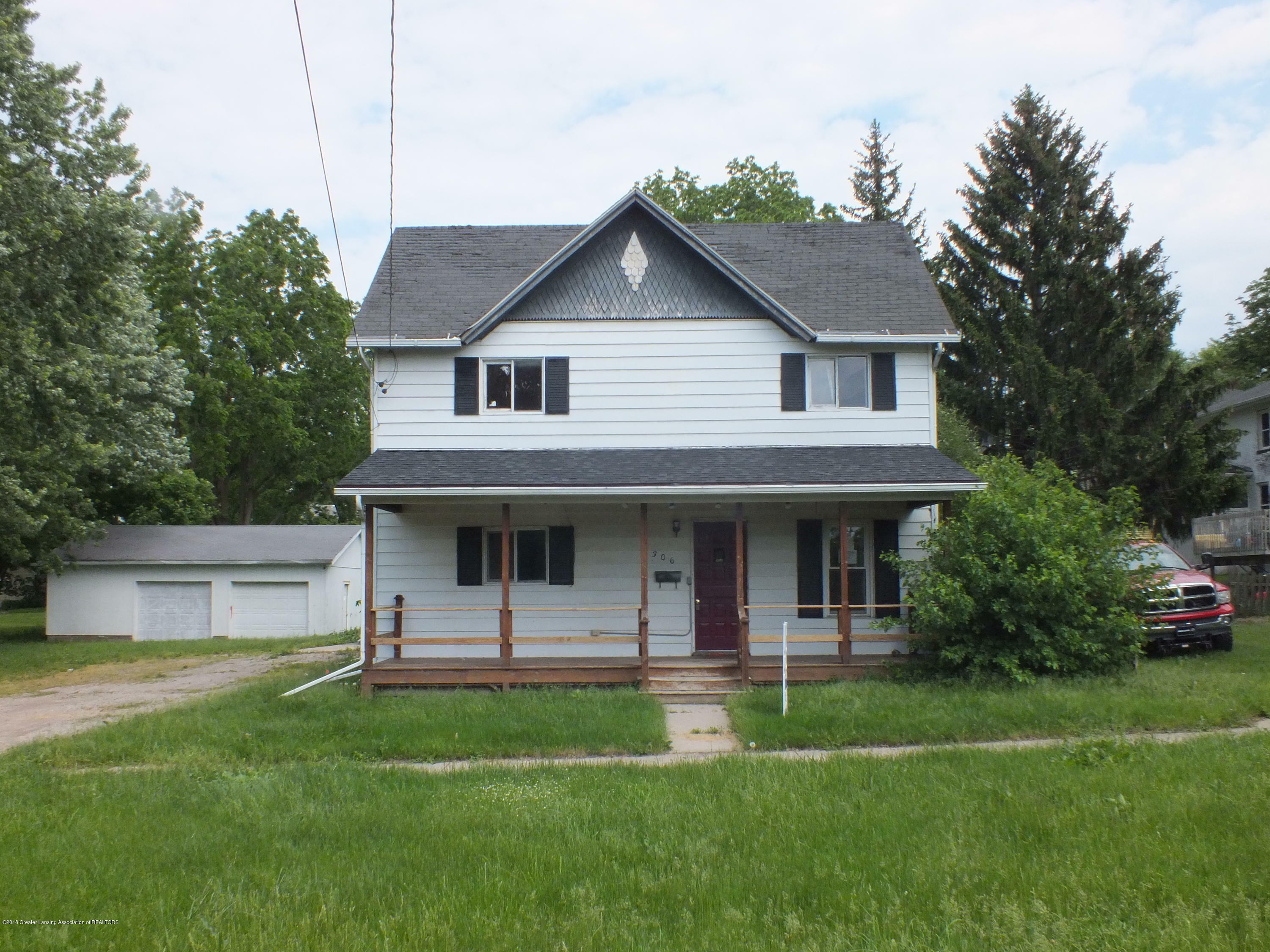 Property Photo:  306 N Oakland Street  MI 48879 