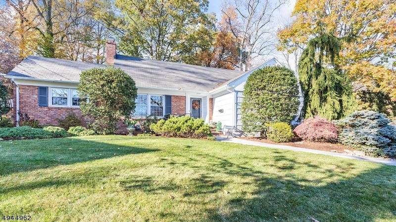 Property Photo:  344 Edgewood Ct  NJ 07092 