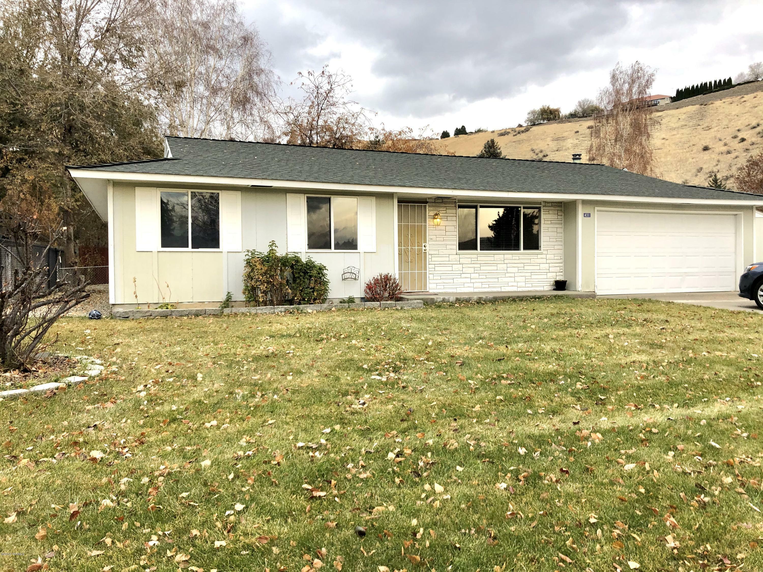 Property Photo:  431 Suntides Blvd  WA 98908 