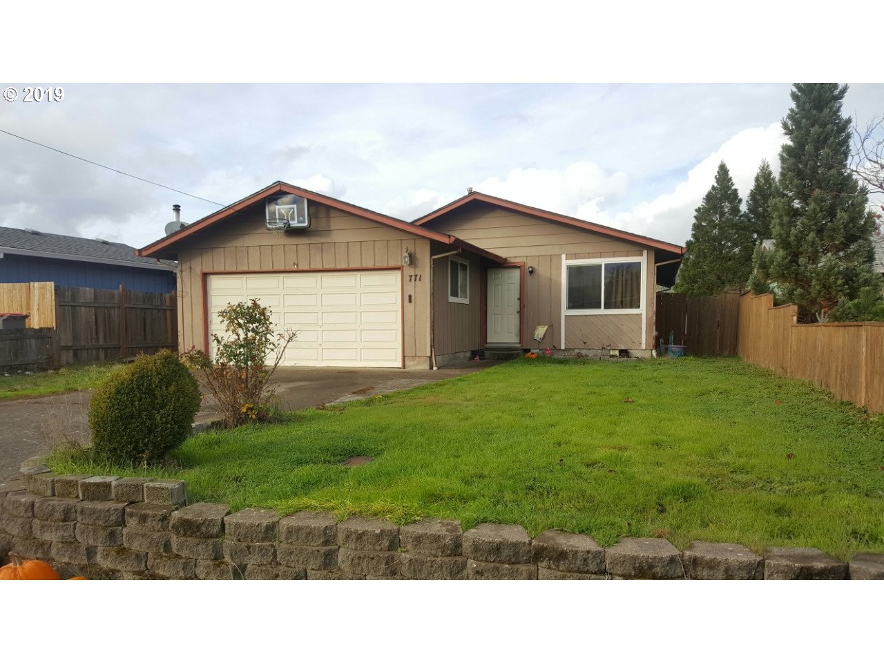 Property Photo:  771 NW Yamhill St  OR 97378 