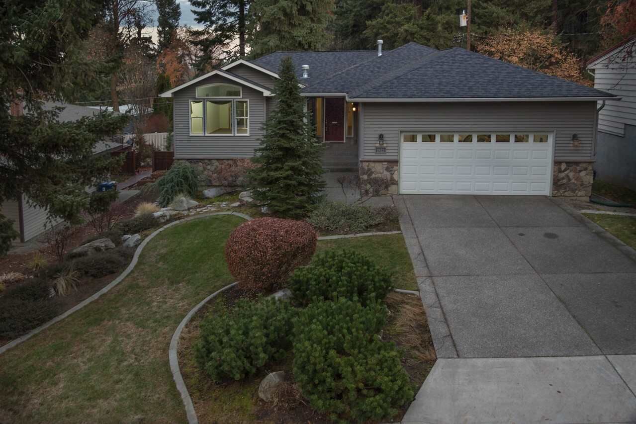 Property Photo:  1923 S Mount Vernon Dr  WA 99223 