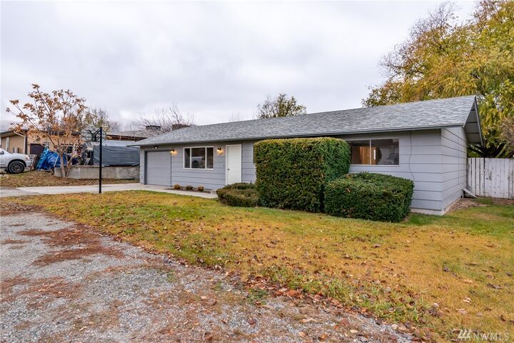 Property Photo:  318 S Jarvis Avenue  WA 98802 