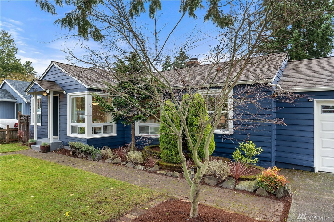 Property Photo: 11026 Fremont Ave N WA 98133