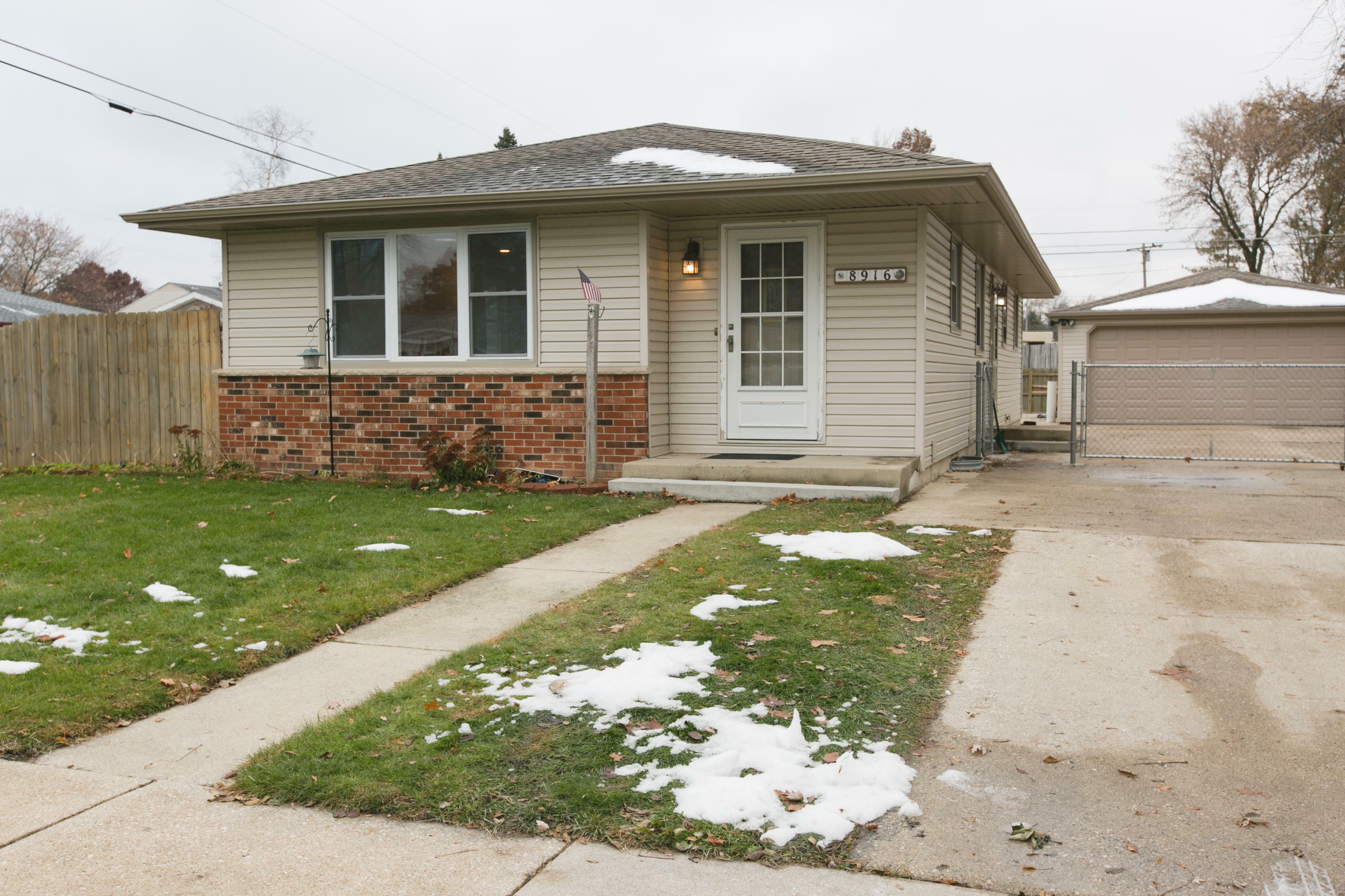 Property Photo:  8916 Corliss Ave  WI 53177 