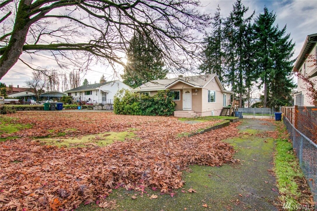 Property Photo:  1735  Morris Avenue S  WA 98055 