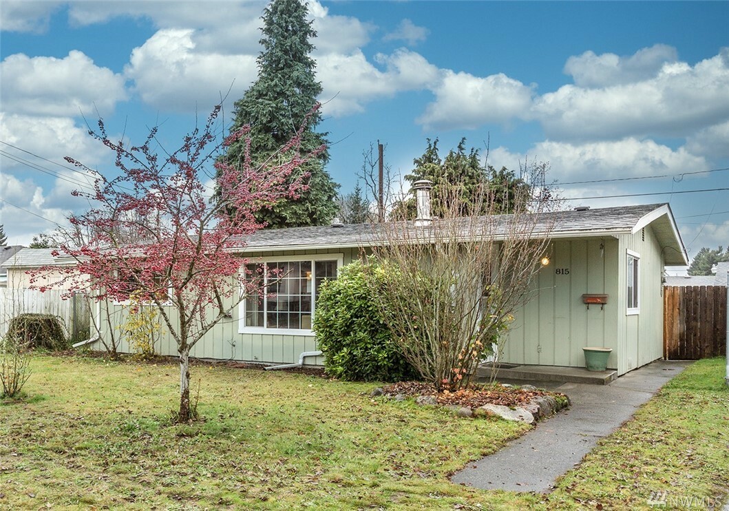 Property Photo: 815 8th St SE WA 98002