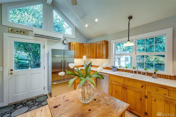 Property Photo: 10459 Duncan Lane NE WA 98110