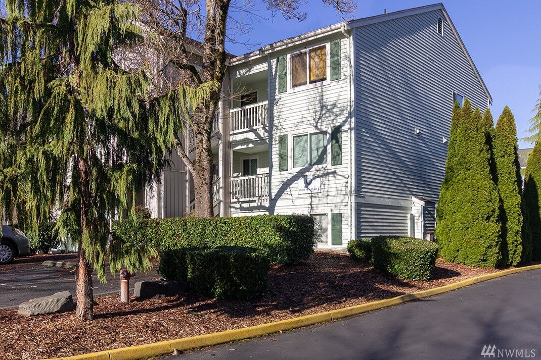 Property Photo:  25131  98th Place S D304  WA 98030 