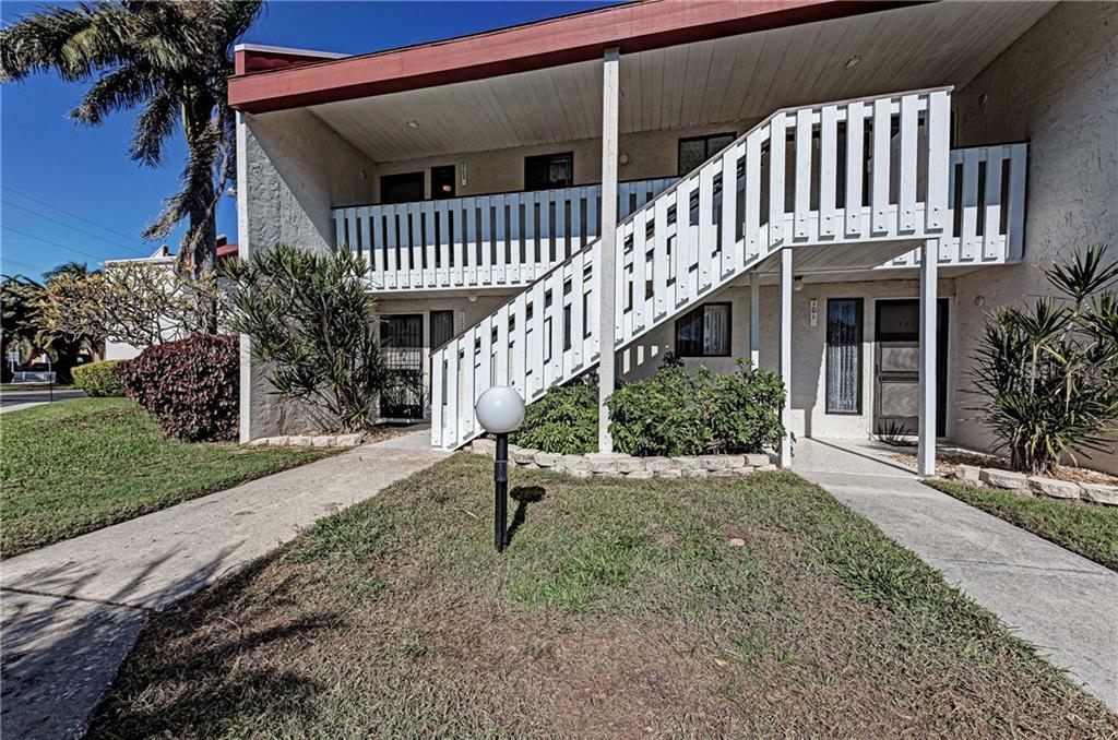 Property Photo:  1801 Gulf Drive N 202  FL 34217 