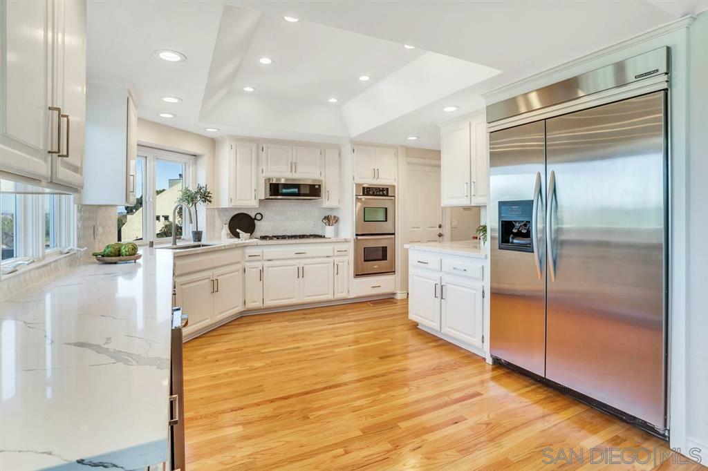 Property Photo: 1880 Sefton Place CA 92107