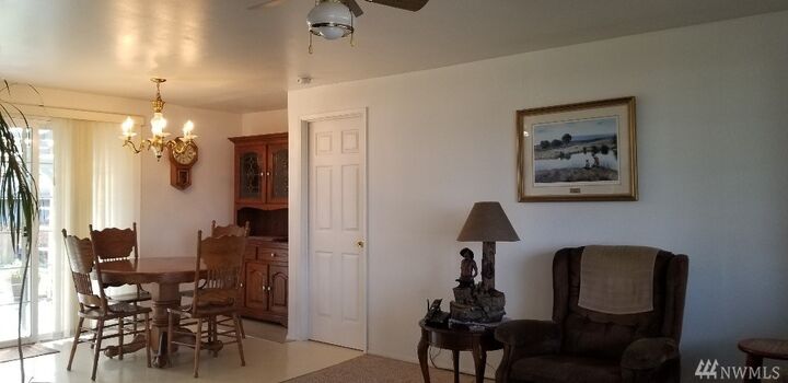 Property Photo:  2107 SW 332nd Place  WA 98023 