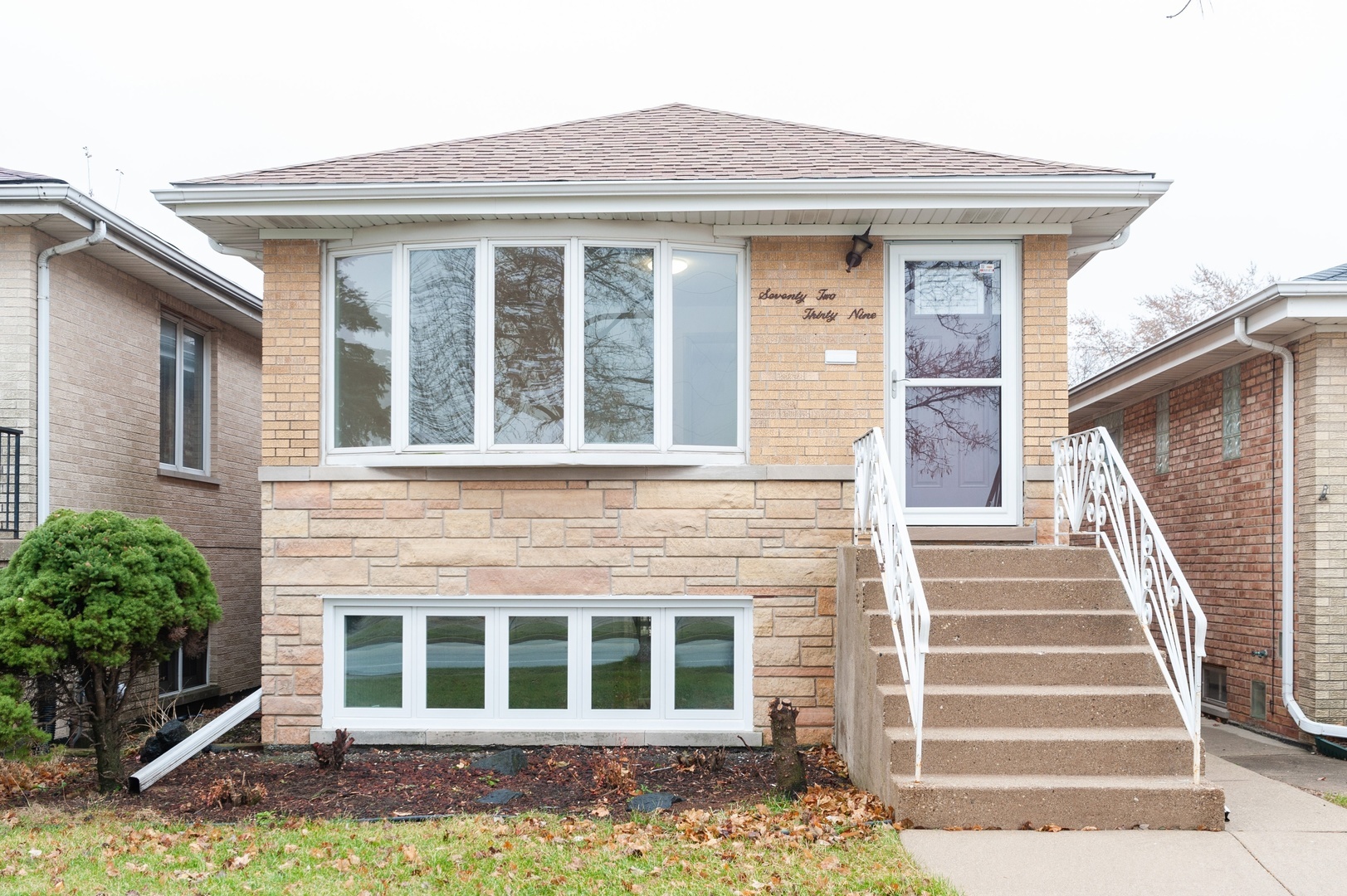 Property Photo: 7239 West Montrose Avenue IL 60706