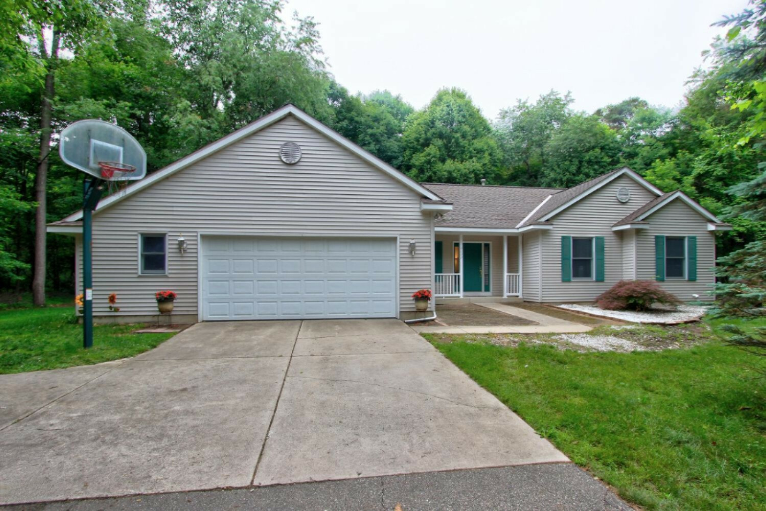 Property Photo:  7177 Packer Drive NE  MI 49306 