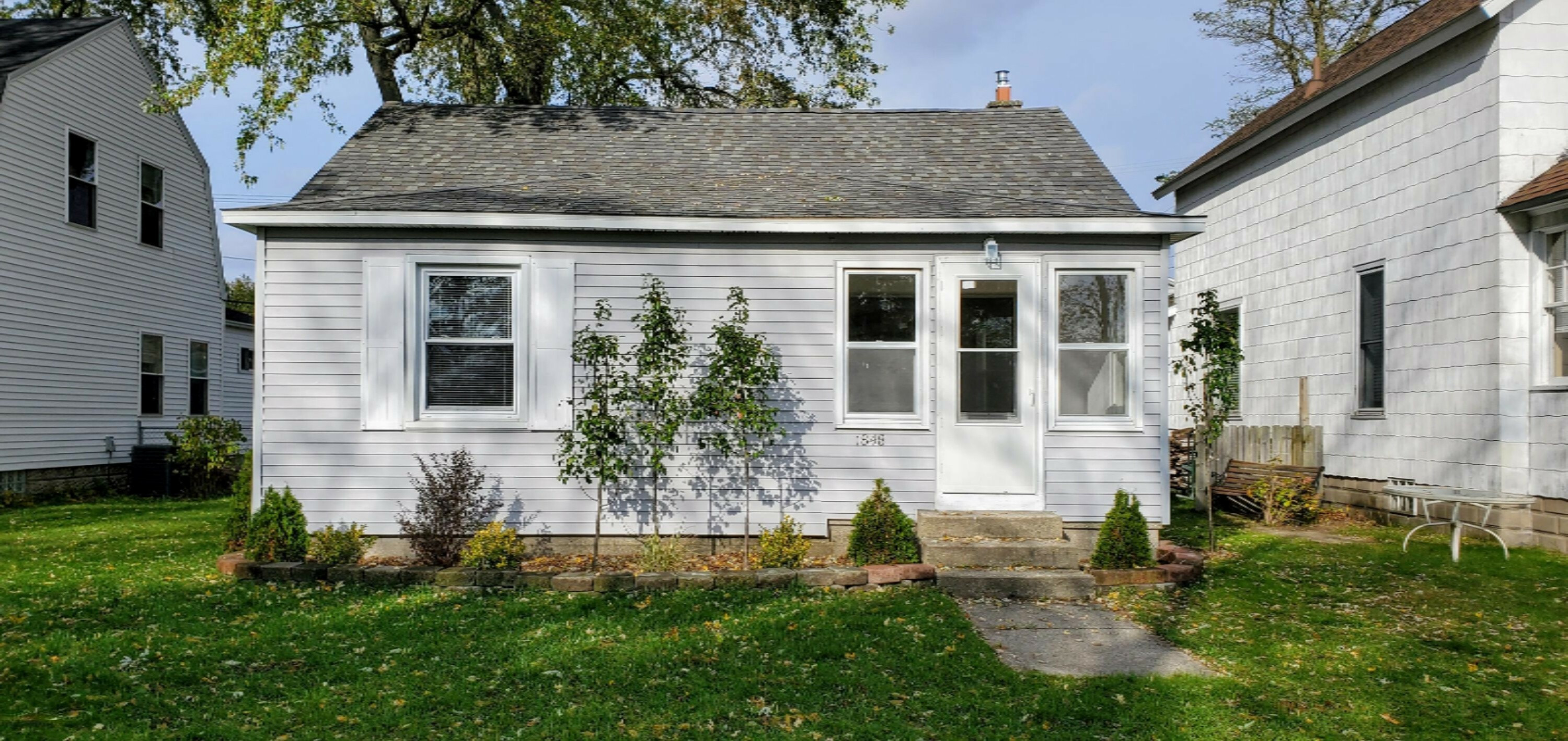 Property Photo:  1848 Oak Avenue  MI 49445 