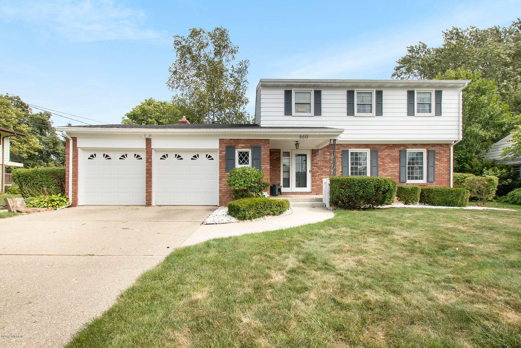 Property Photo:  860 Oakhurst Avenue NW  MI 49504 