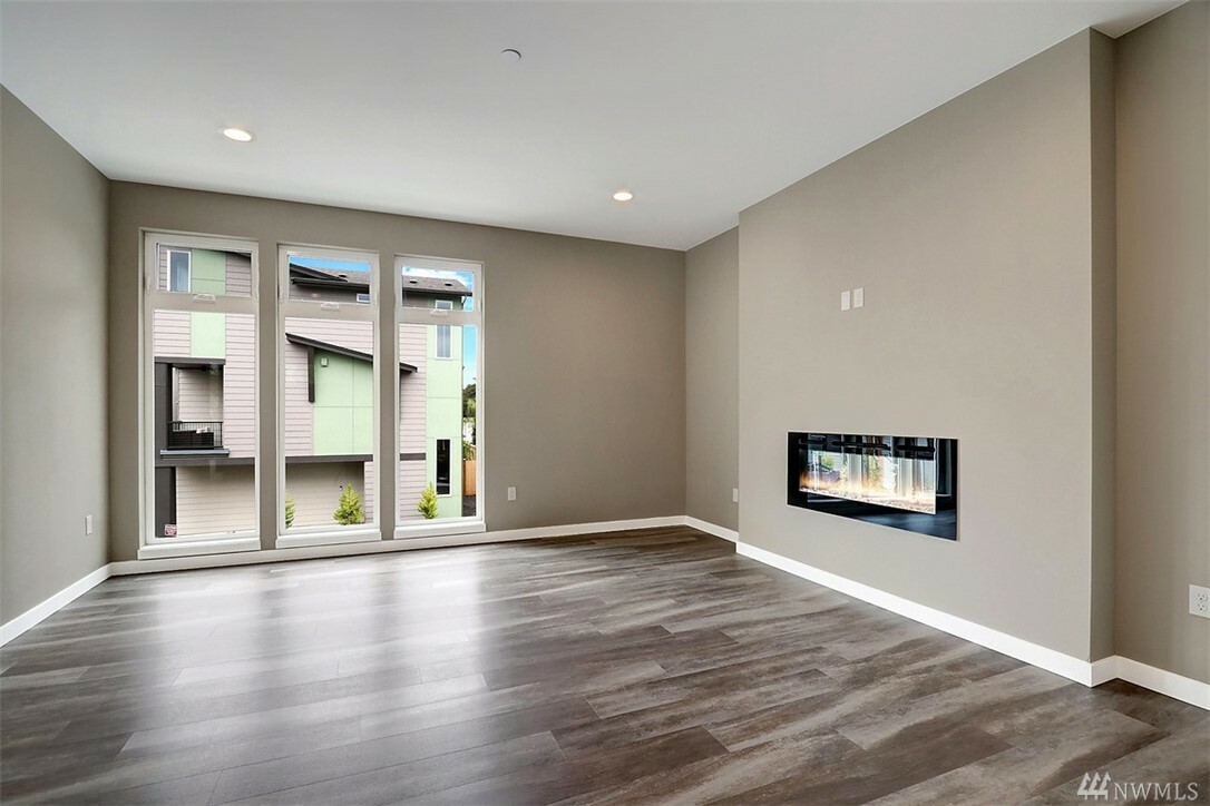 Property Photo: 1211 150th Place SW 14 WA 98087