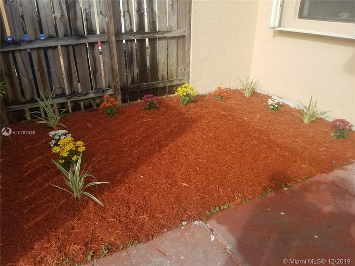 6751 NW 192nd Ln  Hialeah FL 33015 photo