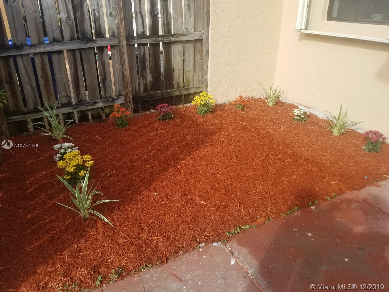 Property Photo: 6751 NW 192nd Ln FL 33015