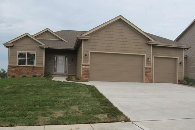 Property Photo:  16012 Northpark Drive  IA 50323 