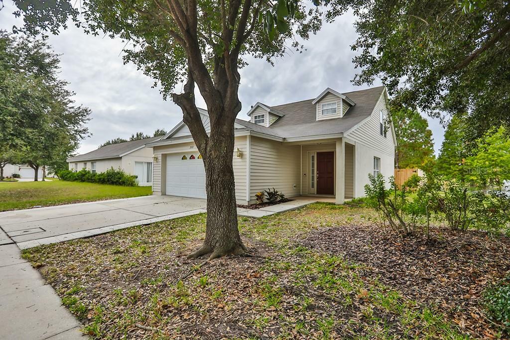 Property Photo:  7572 Oxford Garden Circle  FL 33572 