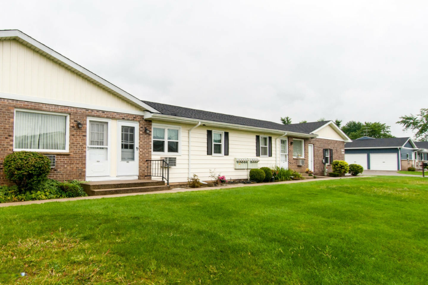 Property Photo:  716 Andover Street SE  MI 49548 