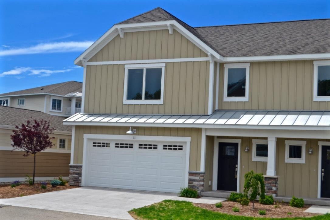 Property Photo: 920 W Savidge Street MI 49456