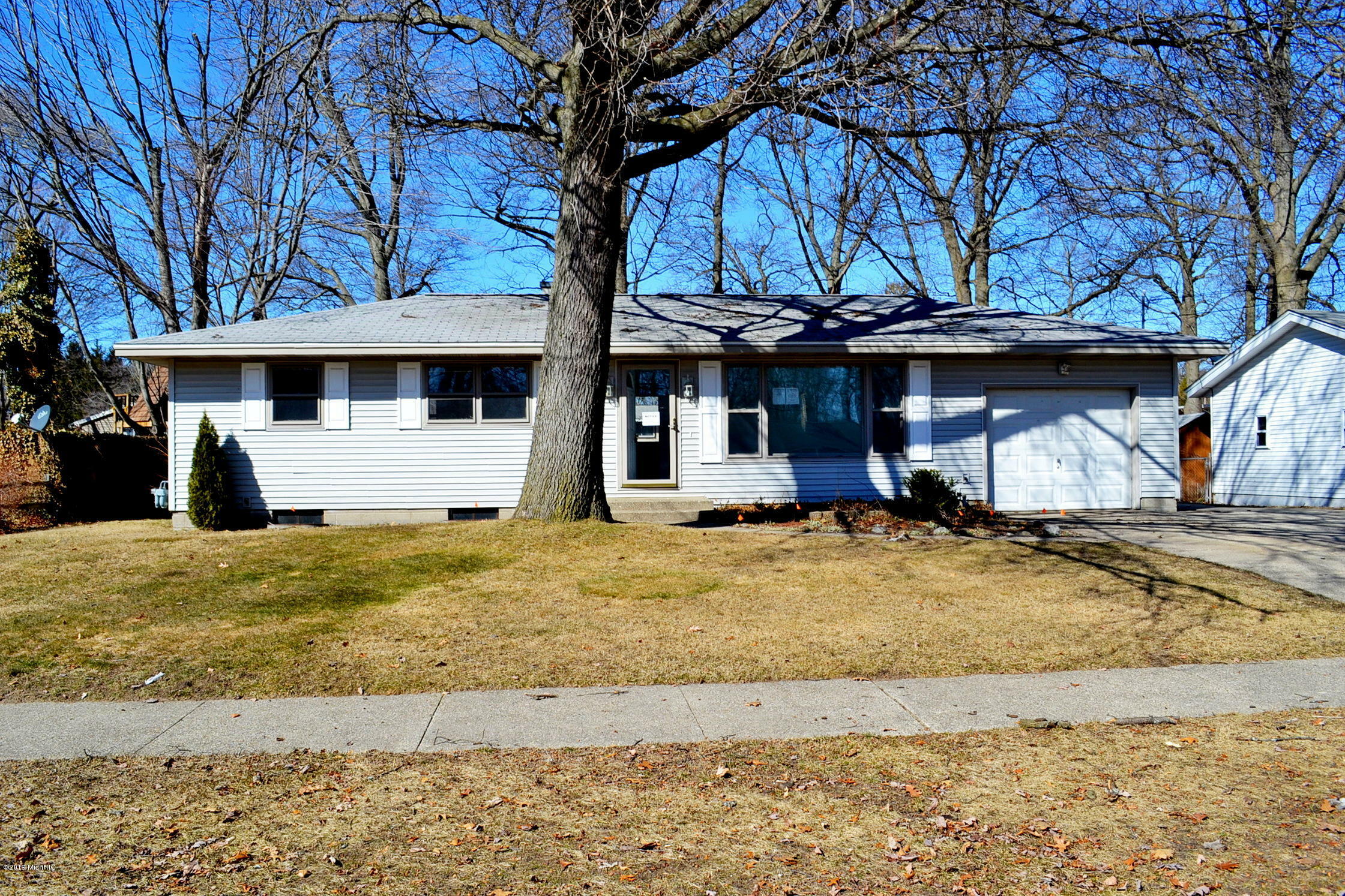 Property Photo:  1856 Southwood Avenue  MI 49441 