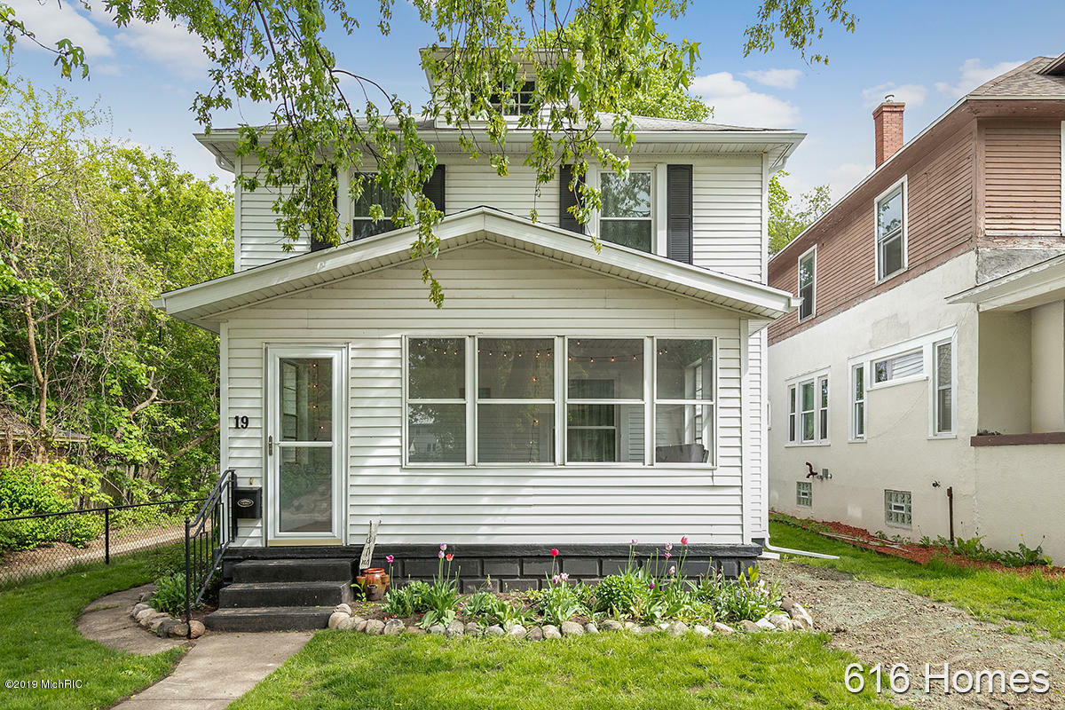 Property Photo:  19 Elmwood Street NW  MI 49505 