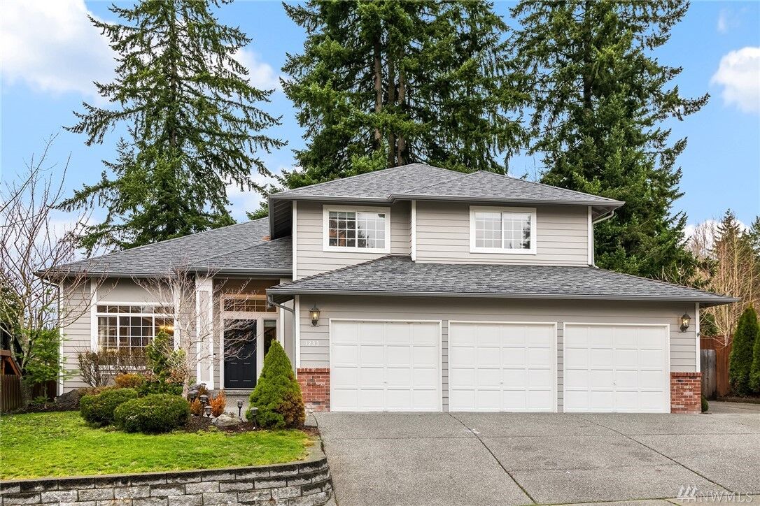Property Photo:  1233  215th Place SW  WA 98036