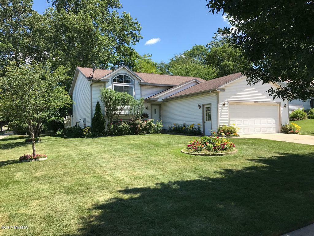 Property Photo: 3908 Brenton Court SE MI 49508